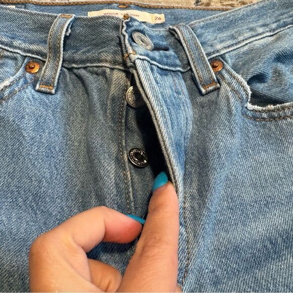 Levi's | Wedgie Straight Distressed Ankle Jeans Size 26 x 28 Style 34964-0066 - Picture 6 of 11